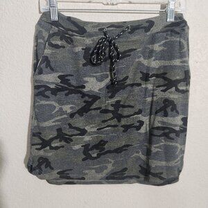 Sundry Mini Skirt Camo Print Stretch Knit Size 1 Made in USA
